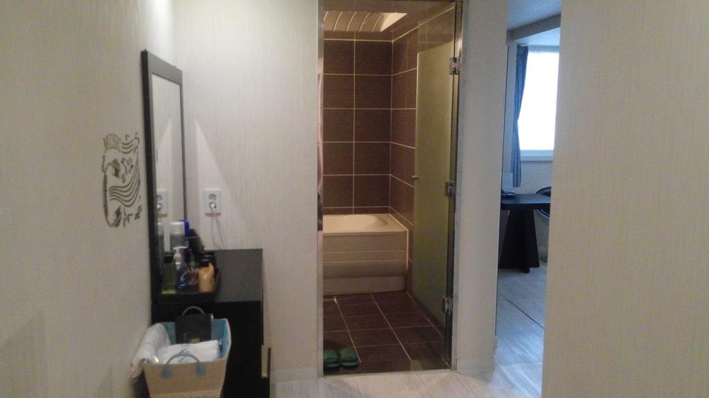 Geoje Win Hotel Pokoj fotografie