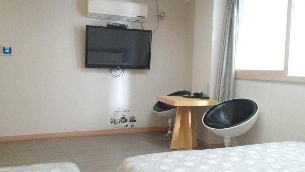 Geoje Win Hotel Pokoj fotografie
